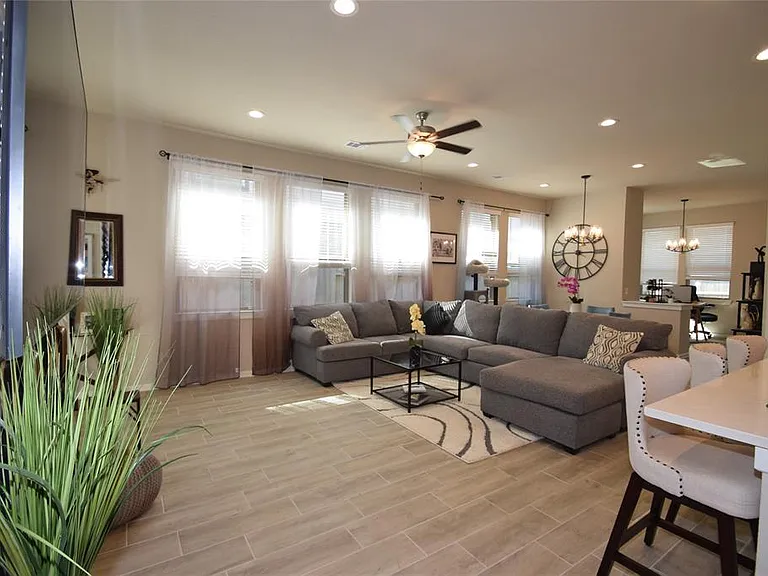 917 Crystal Bend Ln — Photo 7