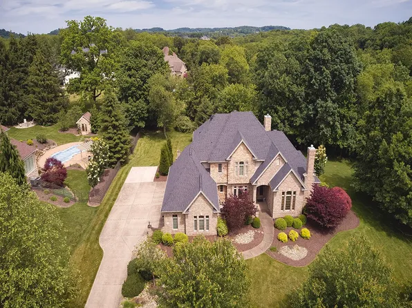 301 Cambridge Dr, Mars, PA 16046