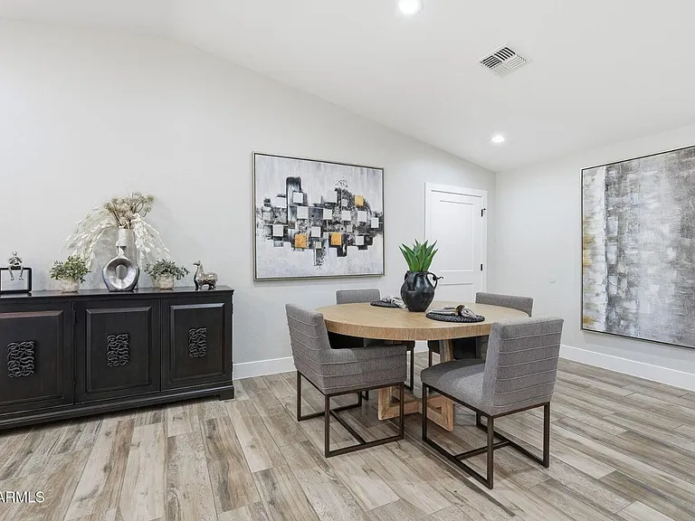 3041 E Elm St — Photo 19