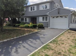 13 Sycamore Dr, Old Bridge, NJ 08857