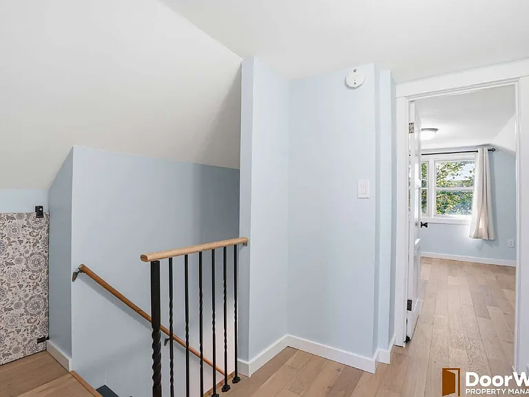1401 E 11th St — Photo 15
