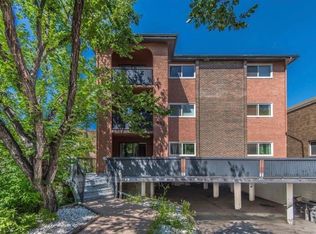 930 N Royal Ave SW #4, Calgary, AB T2T0L5