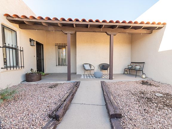 4th image of 916 W San Martin Dr
