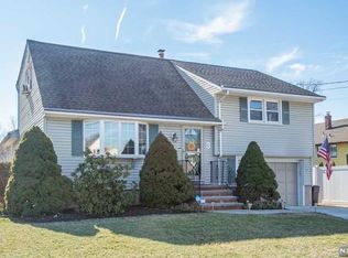 3 Hobart Ct, Rochelle Park, NJ 07662