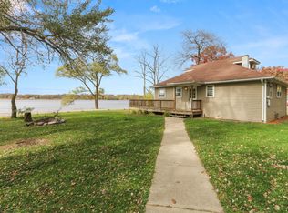 N1398 Lakeshore Dr, Genoa City, WI
