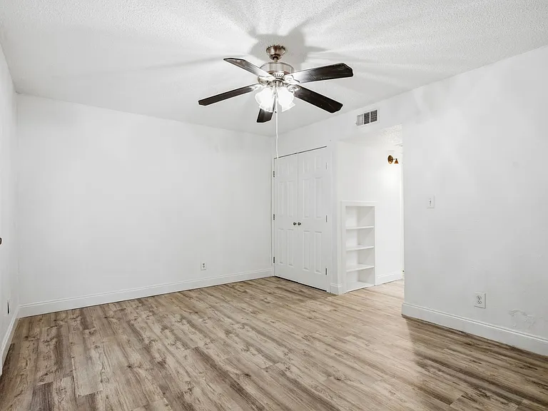 2729 Hurstview Dr — Photo 10