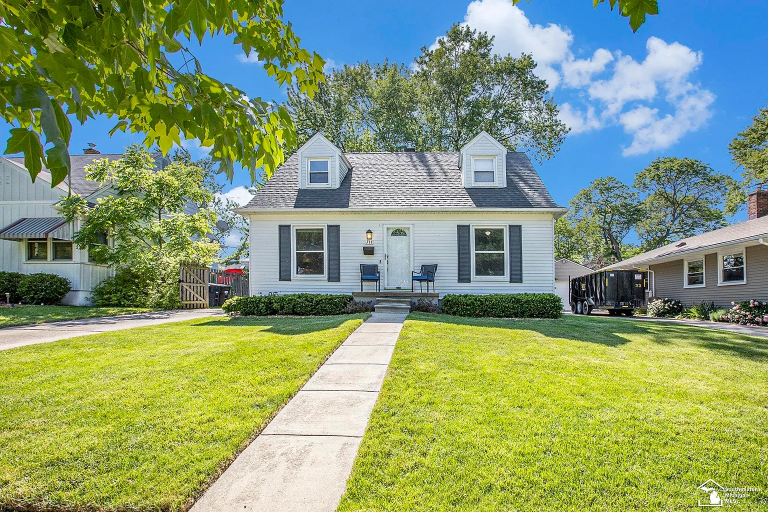711 Bruce St photo 1