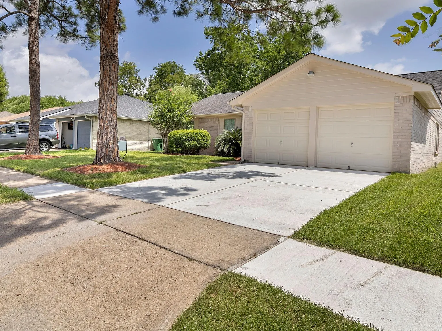 3 bed, 2.0 bath, 1664 sqft, $1,875 — Photo 2