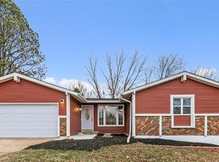 2 Pershing Lake Dr, Saint Peters, MO 63376