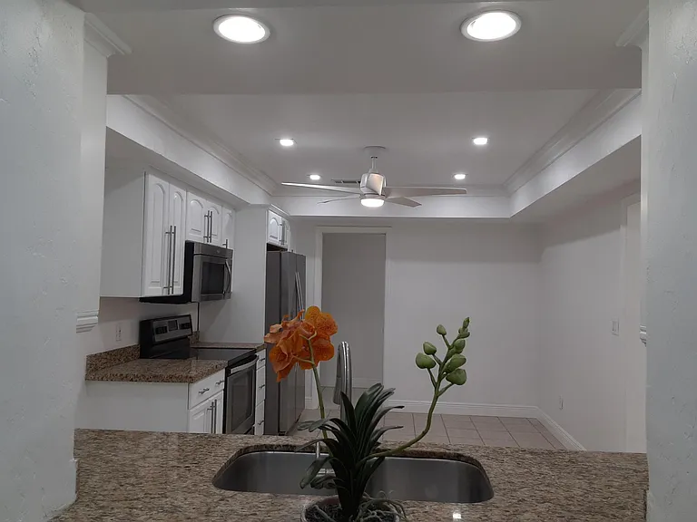 12253 SW 82nd Ave — Photo 2