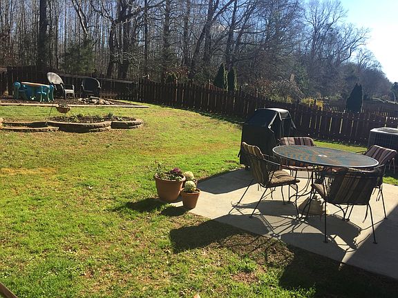 4th image of 820 Blue Lake Dr