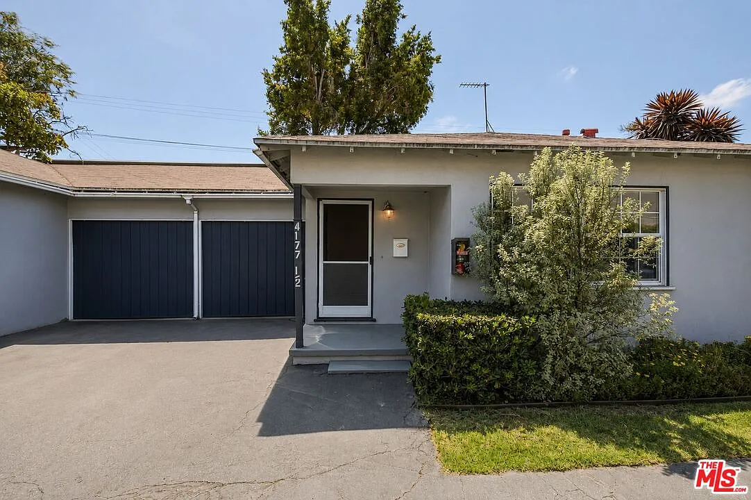 2 bed, 1.0 bath, 800 sqft, $4,395 — Photo 3