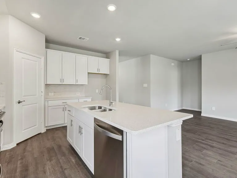 612 Huntley Dr — Photo 10