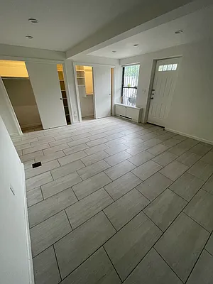 Rented by Irene Mihalios, LREB | media 21