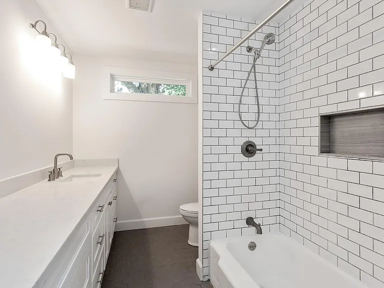 1834 Norcrest Dr — Photo 15