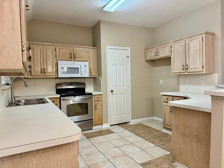 2151 Arbor Creek Dr — Photo 4