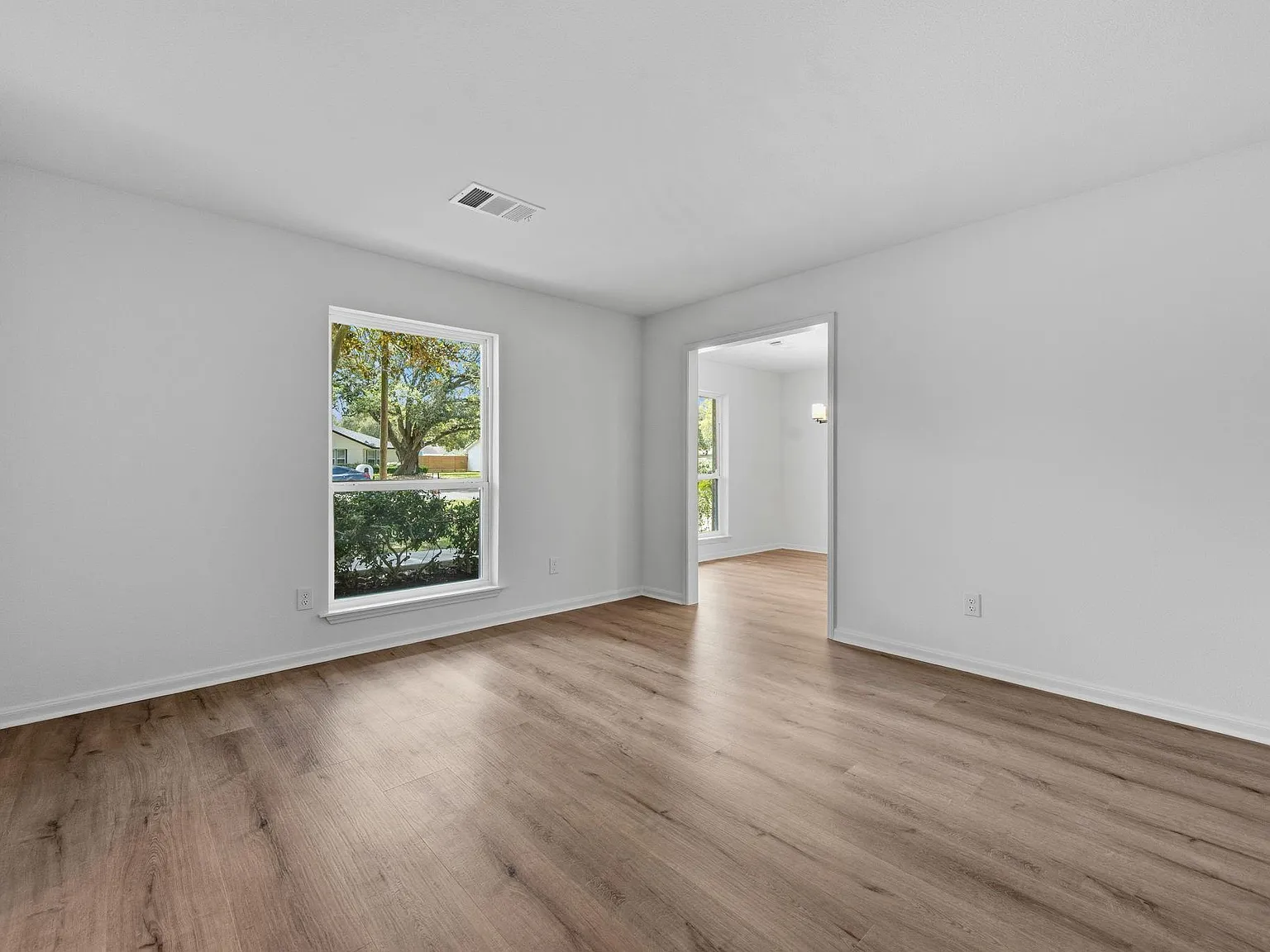 4 bed, 2.5 bath, 2416 sqft, $3,000 — Photo 4