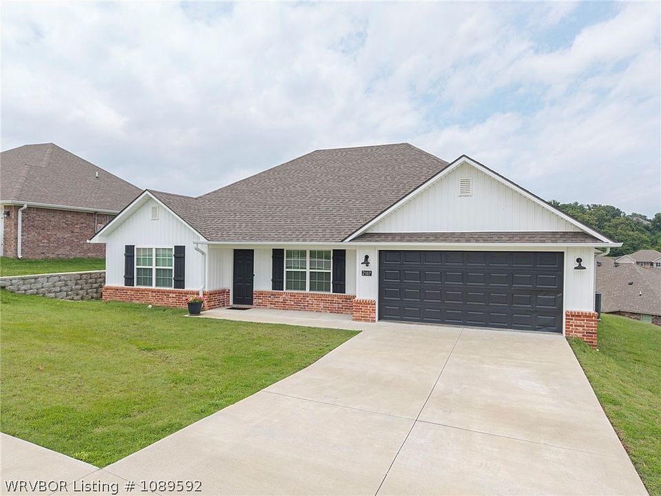 1st image of 2107 Lisa Ln