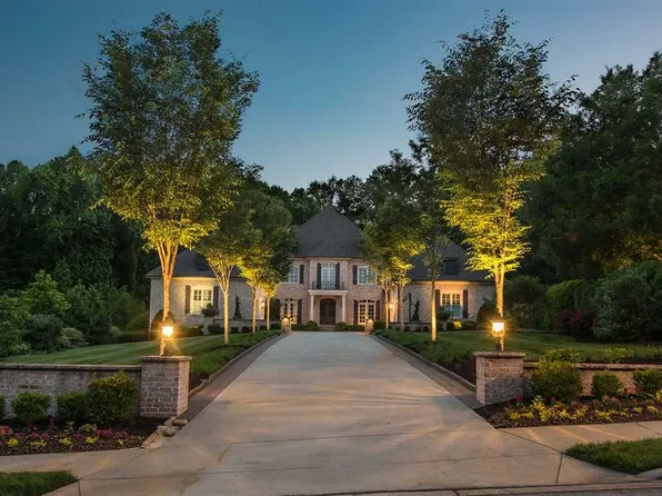 19 Norman Pl, Greenville, SC 29615