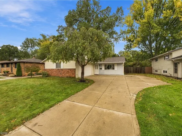 24263 Lebern Dr, North Olmsted, OH 44070