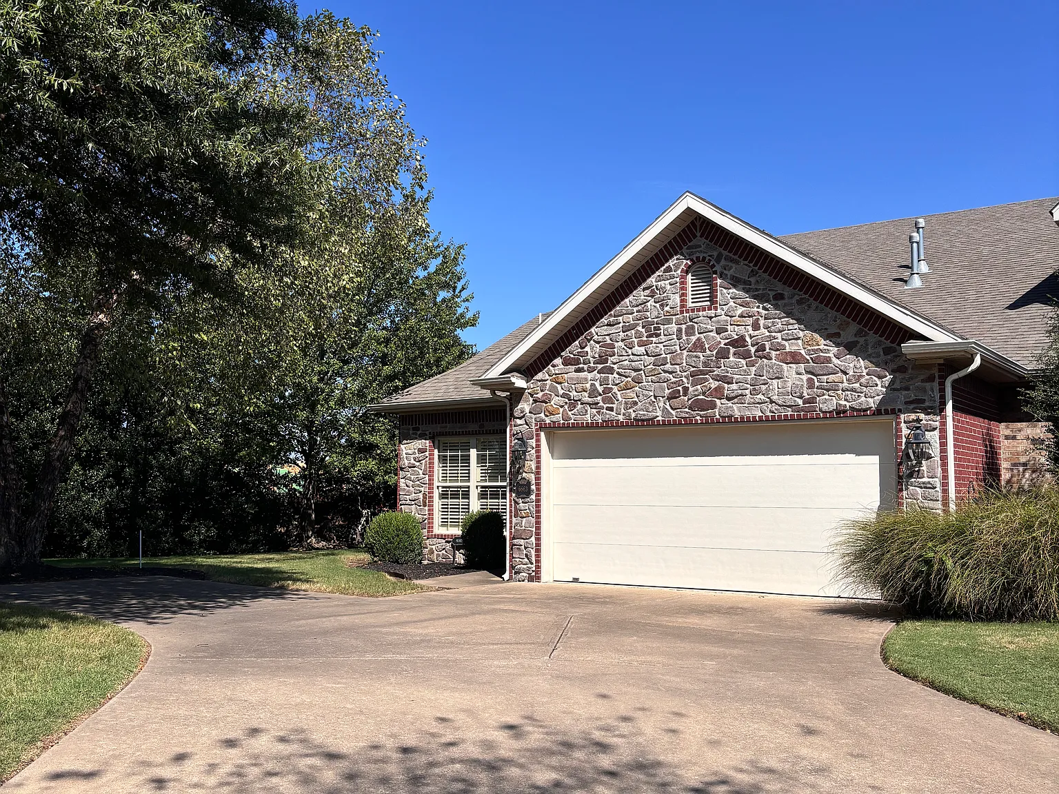 3 bed, 1980 sqft, $3,300 — Photo 2