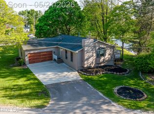 8402 Scotia Rd, Pinckney, MI 48169