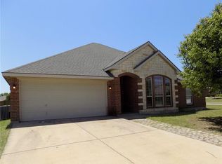 500 Kriston Dr, Azle, TX 76020