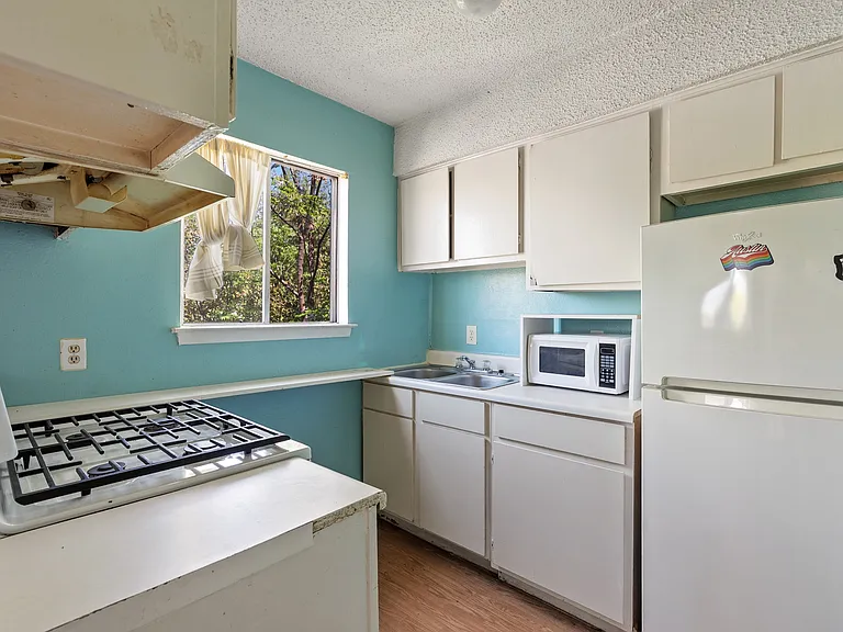 515 Krebs Ln #202 — Photo 3