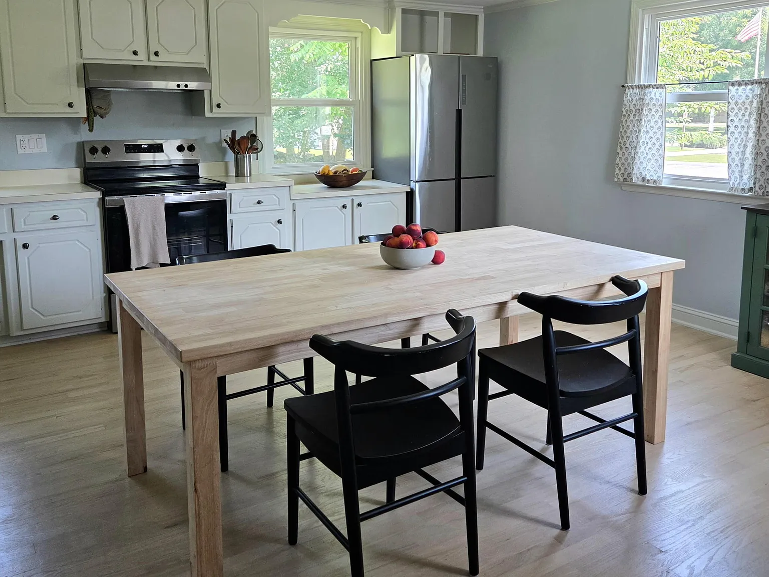 4 bed, 3.0 bath, 2649 sqft, $3,000 — Photo 3