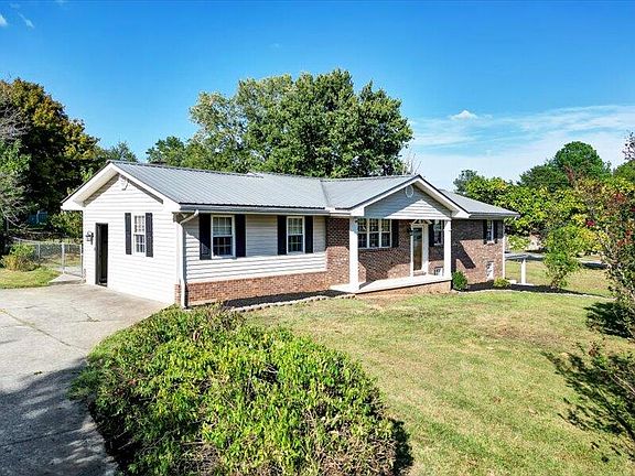 2nd image of 210 Hunt Ln