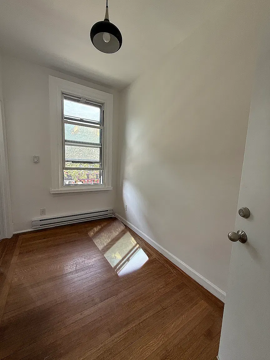 110 Avenue C — Photo 3
