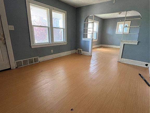 5th image of 13821 Deise Ave