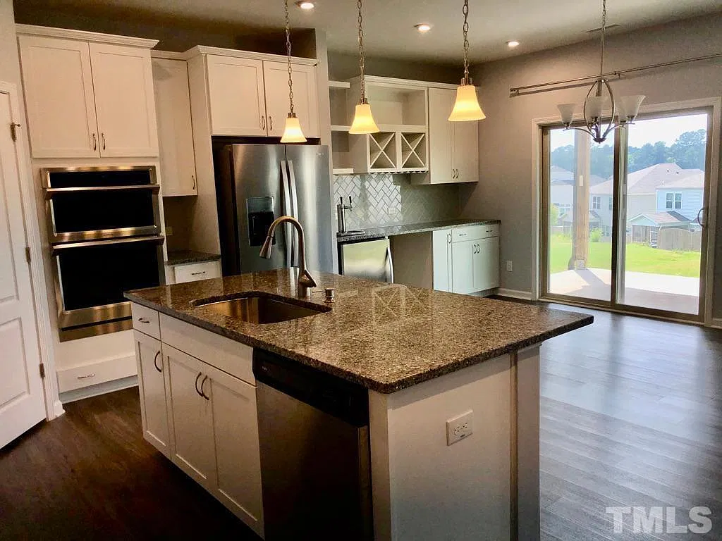 5 bed, 3.0 bath, 2851 sqft, $2,850 — Photo 3