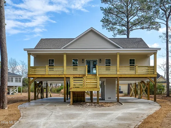 121 Cove Court, Sneads Ferry, NC 28460