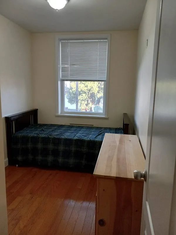 2 bed, 1.5 bath, 800 sqft, $950 — Photo 2