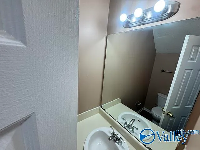 389 Oakland Rd — Photo 11