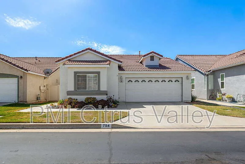 754 Zaphiro Ct