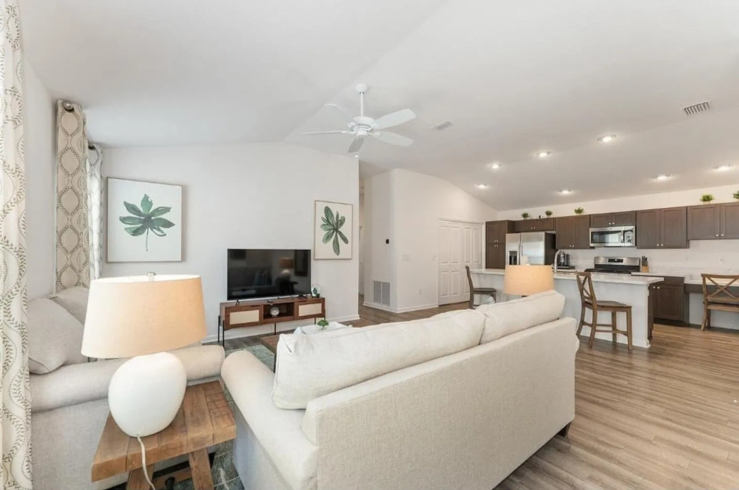 3 bed, 2.0 bath, $4,749 — Photo 4