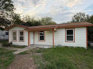 1403 E Corpus Christi St, Beeville, TX 78102