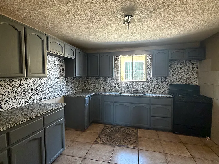 135 Presa Pl — Photo 3