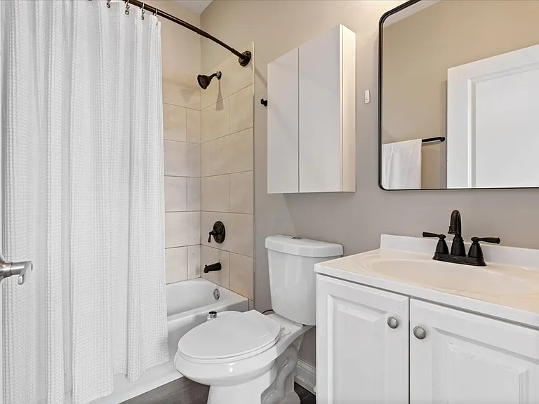 1946 S Racine Ave #3R — Photo 9