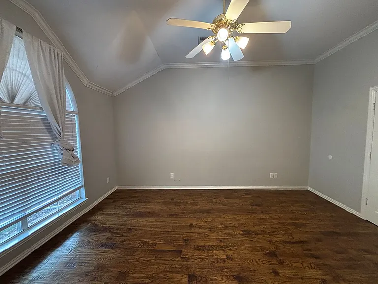 2921 Meadow Glen Dr — Photo 7