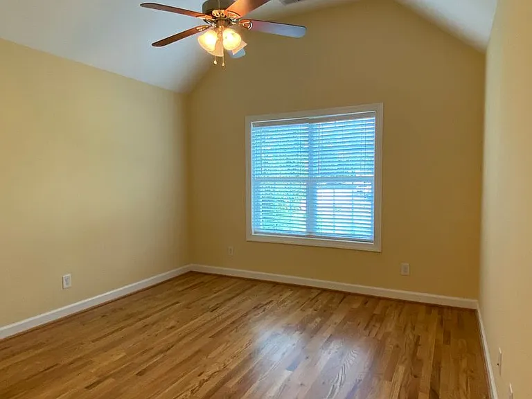 3925 Lexington Dr — Photo 25