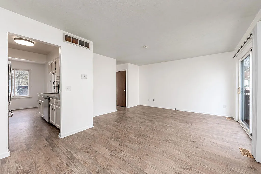 3 bed, 1193 sqft, $1,850 — Photo 3