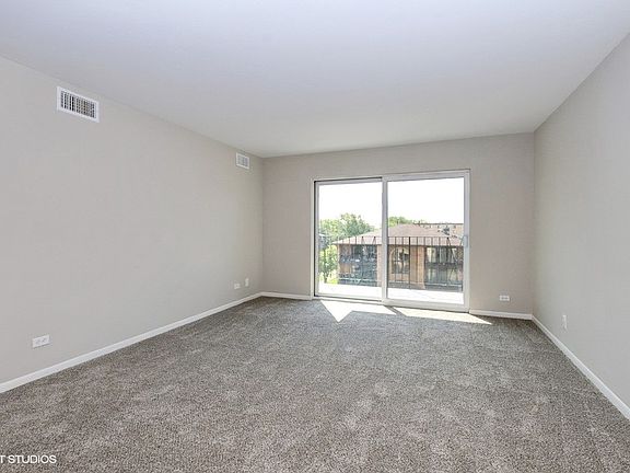 3rd image of 5840 W 104th St APT 313