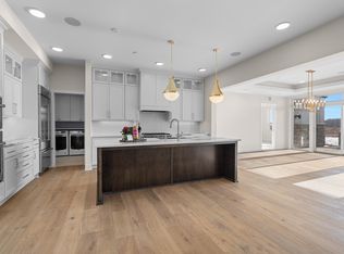 1 Hill Farm Rd #100, North Oaks, MN 55127