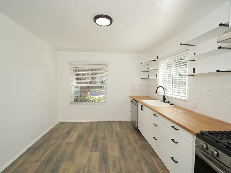 220 E Walnut Ave — Photo 12