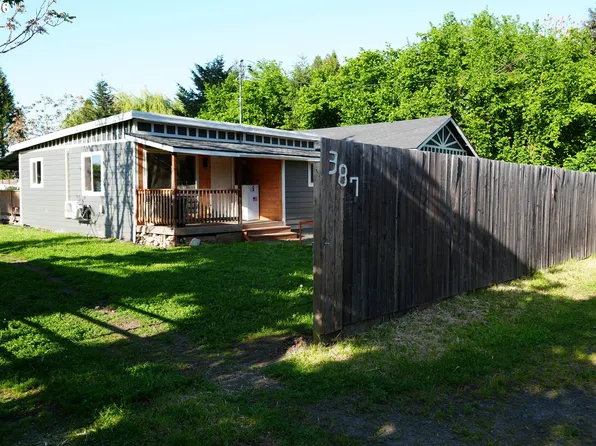 387 4th St, Dillard, OR 97432