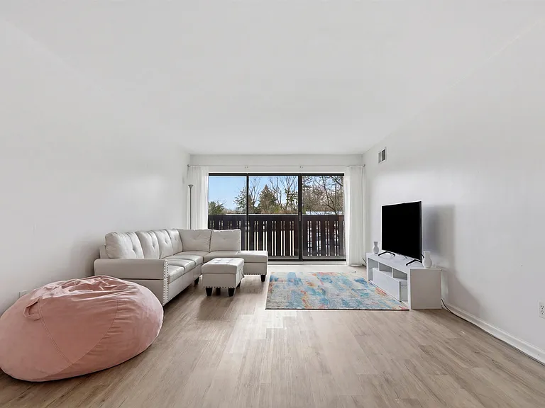 1235 S Maple Rd #201 — Photo 7