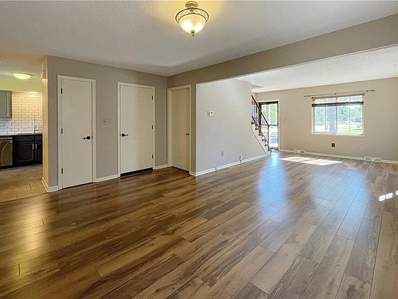 5th image of 9602 Hadley Dr